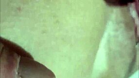 Boldly licking my girlfriend's pussy with tongue