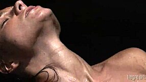 मेलिसा ने शेव्ड ब्रुनेट सोलो में मैक्सिको में ऑर्गेज्म की ऊंचाइयों को छुआ