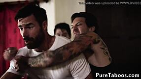 छोटी 18+ डुओ स्टेपडैडी के सामने जिज़ करती है?