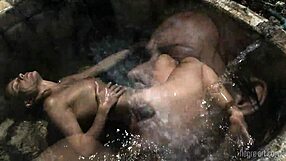 मेलिसा ने शेव्ड ब्रुनेट सोलो में मैक्सिको में ऑर्गेज्म की ऊंचाइयों को छुआ