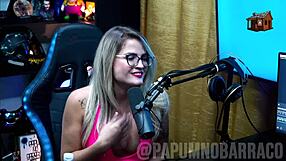 Bruna Carlos takes a walk with Ruan, driving him wild.