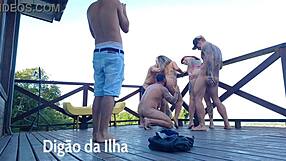 I can’t believe how hot this Suruba banging is on the sacada!