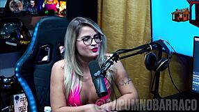 Bruna Carlos takes a walk with Ruan, driving him wild.