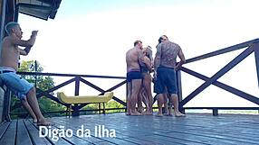 I can’t believe how hot this Suruba banging is on the sacada!