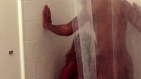 नायना स्टैक्स की कर्वी बॉडी कमाल की सेक्सी लग रही