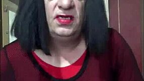 Bisexual crossdresser shyly fills himself up in homemade scene