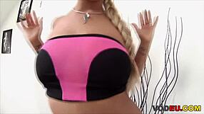 सेक्सी ब्लोजॉब इंटरव्यू भविष्य के पॉर्नस्टार्स के चूसने और फकिंग स्किल्स को रिवील करता है