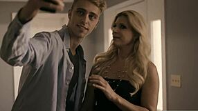 धोखेबाज़ वाइफ को अनजान स्टेप सन के साथ वाइल्ड सेक्स में फंसाया, टैबू रोलप्ले