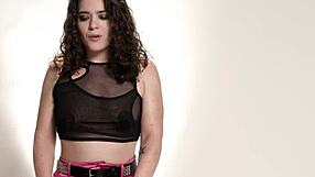 Victoria Voxxx shows how she orgasms solo up close.