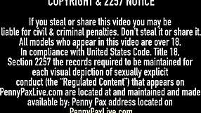 देखो पेनी पैक्स उस थ्रोबिंग कॉक को मिल्क करती है