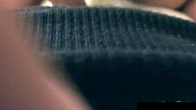 देखो पेनी पैक्स उस थ्रोबिंग कॉक को मिल्क करती है