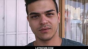 सीधा लैटिनो जोक गे लड़के से पैसे के लिए चुदवाया गया