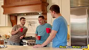 College roommates host gay bareback orgy with gym buddies