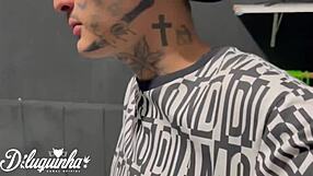 Photographer seduces hetero client 😏