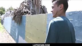 सीधा लैटिनो जोक गे लड़के से पैसे के लिए चुदवाया गया