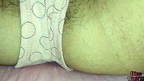 क्यों सौतेला भाई सौतेली बहन को घरेलू टैबू में चादर के नीचे चोदता है जब परिवार बाहर है