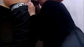 follando en el salón de clases con una colegiala de gran culo primeriza del colegio de la capital DF parte 1