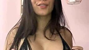 Rich wanking on cam session