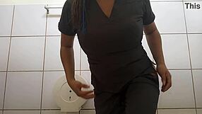 Doctora Se Toca La Vagina Para Consentir A Su Jefe Al Final Le Da Una Oportunidad Para Que Valla A Follar A La Casa Despues Del Trabajo