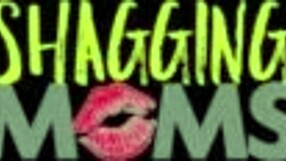 मैं इस ब्यूटीफुल ब्रूनेट मिल्फ को अपने बड़े ब्लैक कॉक से पाउंड कर रहा हूं