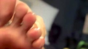 Can you resist these latina feet and ass?