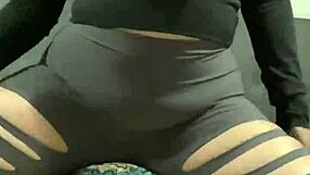 Julia Soto, a hot milf, enjoys solo play