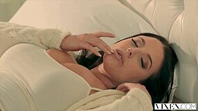 गंदा कपल बेड में चुदाई रोक नहीं पा रहा