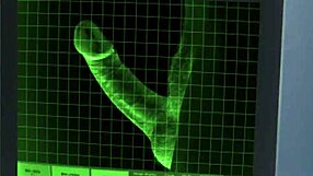 अलेता ओशन यूनिफॉर्म में जोरदार चीख रही