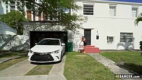 बबल बट बेब एलेक्सा वेगा को वैन में डॉगीस्टाइल में जोरदार चोदा