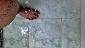 Deixando A Rola Bem Limpa Para Voce Mamar