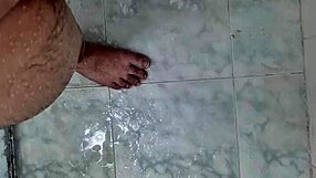 Deixando A Rola Bem Limpa Para Voce Mamar