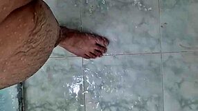 Deixando A Rola Bem Limpa Para Voce Mamar