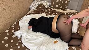 I cum on arab milf's leggings after handjob