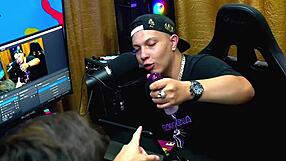 हवेना सेप के साथ पॉडकास्ट में सेक्स, रेड शीयर में। बाहर टॉय से मस्त मुठ मारती है