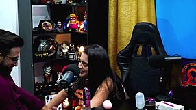 हवेना सेप के साथ पॉडकास्ट में सेक्स, रेड शीयर में। बाहर टॉय से मस्त मुठ मारती है