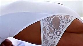 लैटिना 18+ लड़की की गांड चुदाई से योगा मैट पर चीखें गूंजी