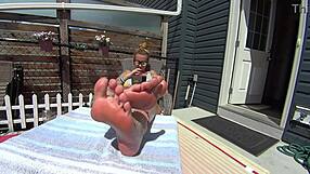 What bikini babe does with her feet and toes?