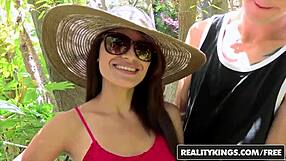 RealityKings: 8th Street Latinas Ava Mendes Gets Nut on Butt