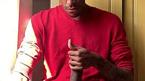 Ebony babe gets intense cumshot from handjob with well-hung oberon in bold action scene