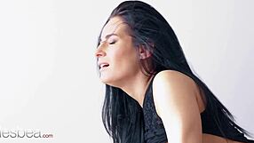 Asia Rae facesits Lexi Dona in lesbian fun!