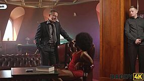 मैं विश्वास नहीं कर सकता कि ये पुरानी लेकिन सोने जैसी काली बड़ी गांड कैसी लगती है