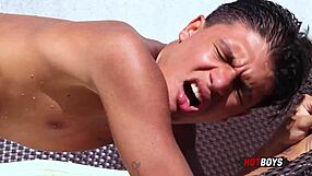 क्यों न देखें मुझे अपनी दोस्त के बॉयफ्रेंड को चूसते हुए जंगली एक्शन में?