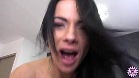 छोटी सी बड़ी चूचियों वाली 18+ हॉटी पर कच्चा मॉन्स्टर फेशियल धमाका!