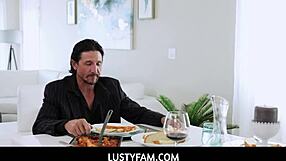 क्या पर्वर्ट स्टीपडैड अपनी स्टीपडॉटर को रॉ क्रीमपाई से पनिश कर रहा है?