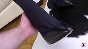 छोटी सी बड़ी चूचियों वाली 18+ हॉटी पर कच्चा मॉन्स्टर फेशियल धमाका!