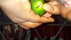 प्लांटेन या मिर्च, मैं पूरी तरह गीली हूँ और जोर से झड़ रही हूँ, उफ्फ