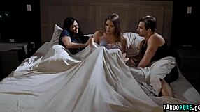 क्या आपने बाइसेक्सुअल मिल्फ मोना अजार को स्टेपसन नाथन ब्रोंसन और हॉट स्टूडेंट गिजेल ब्लैंको के साथ थ्रीसम में डोमिनेट करते हुए देखा?