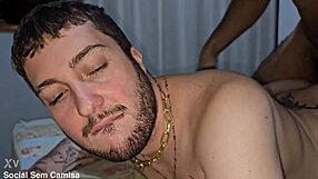 Urso gordinho e gostoso desfrutando de sexo anal gay com tesão - full sheer com