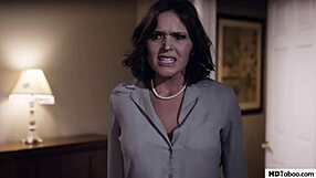 धोखेबाज़ पति पकड़ा गया और सेक्सी मिल्फ पत्नी च्ले टेम्पल और क्रिसी लिन ने साथ दिया