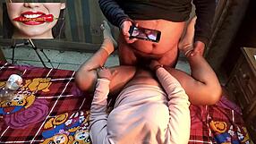 मैं इंडियन भाभी को जोर से चोद रहा हूँ, वाइल्ड मोन्स के साथ